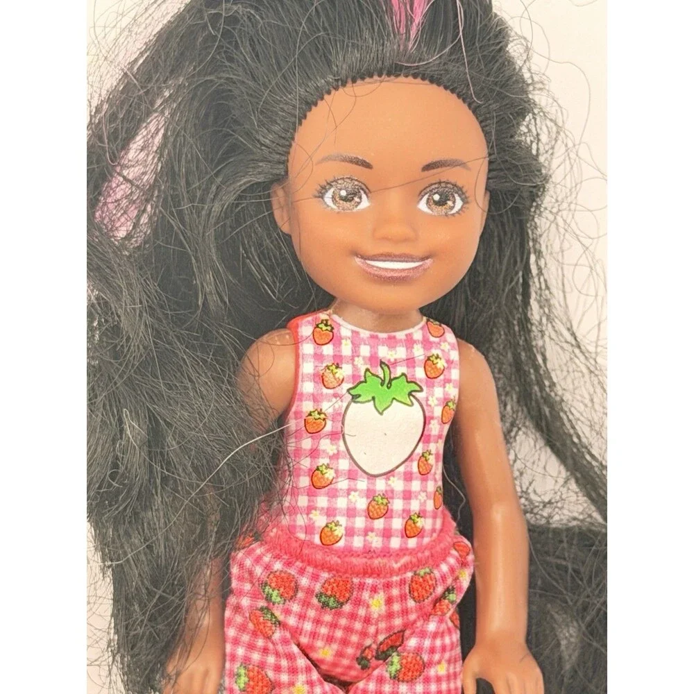 Mattel Barbie Club Chelsea Color Reveal Picnic Series doll T1